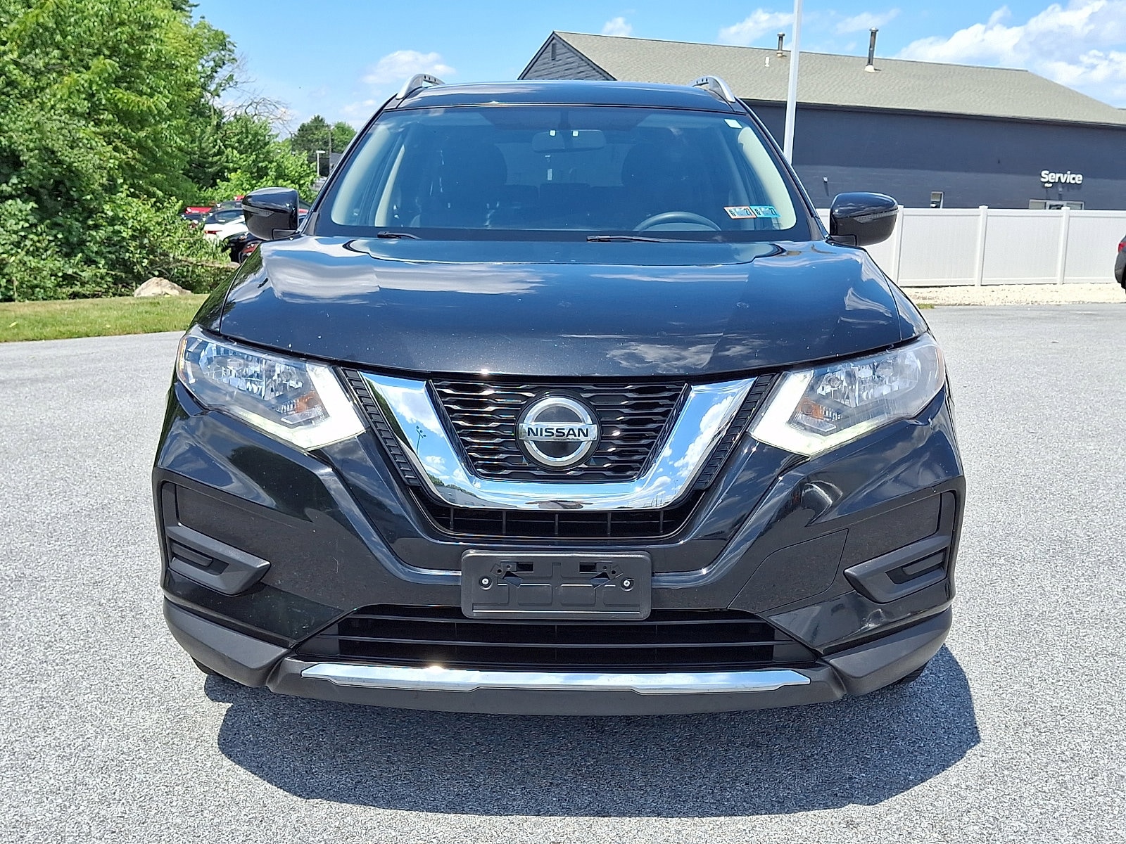 Used 2018 Nissan Rogue SV with VIN KNMAT2MV2JP610357 for sale in East Petersburg, PA