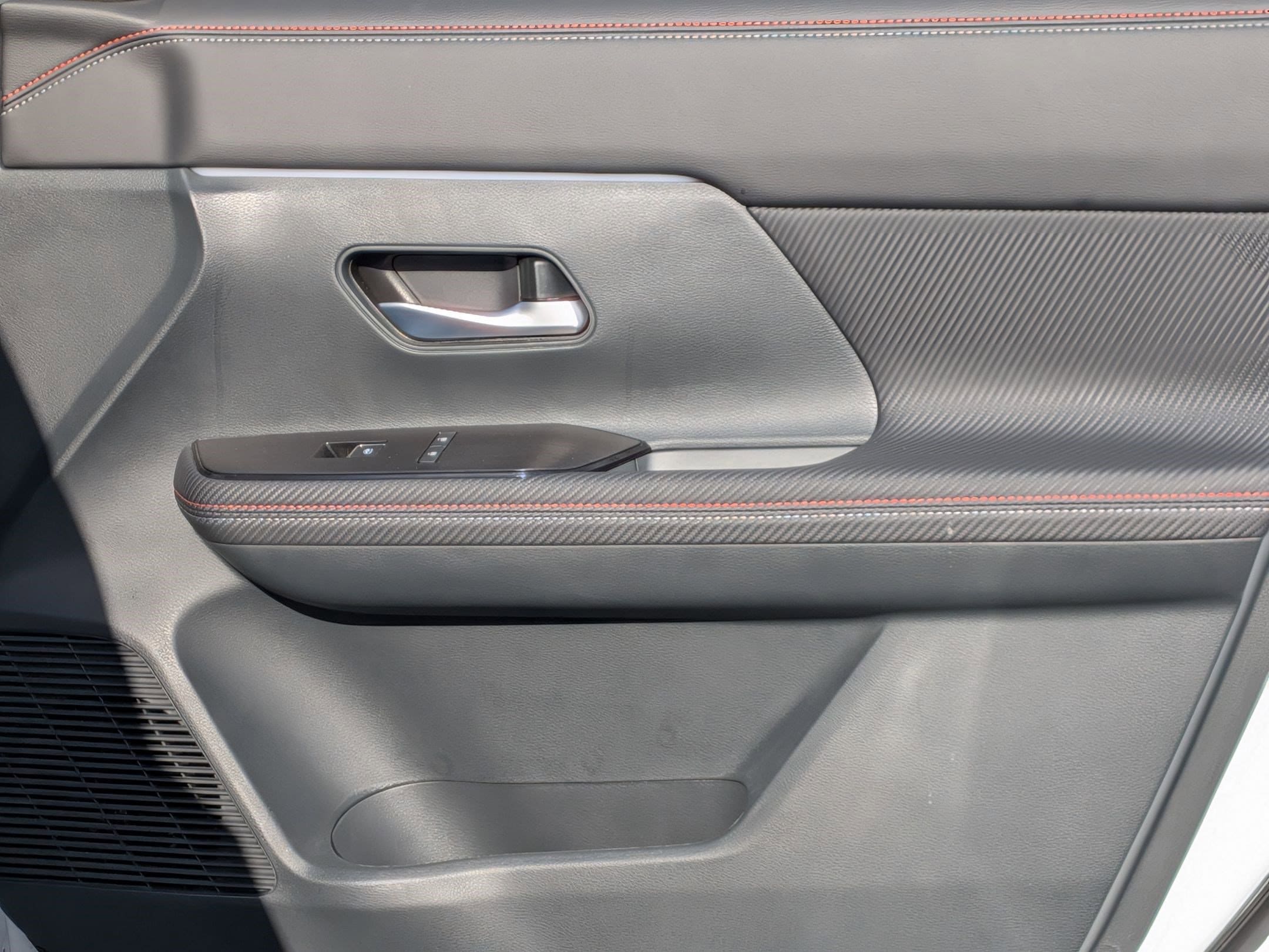 2026 Nissan KICKS SR - Photo 29