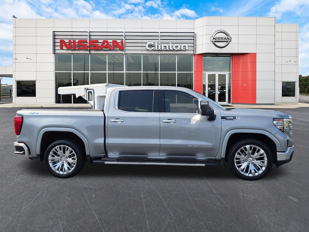 Used 2023 GMC Sierra 1500 SLT Truck Crew Cab