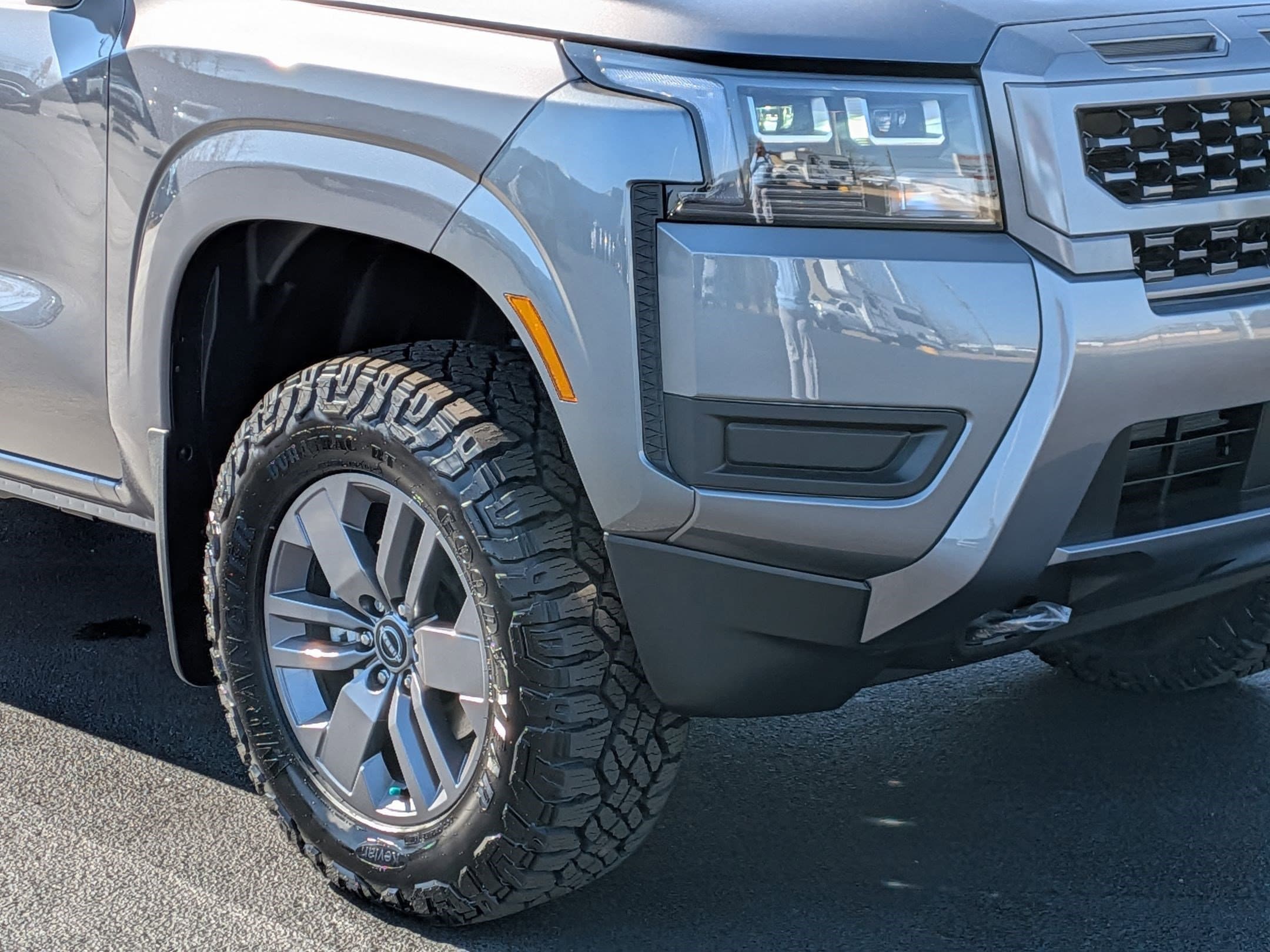 2026 Nissan Frontier SV - Photo 8