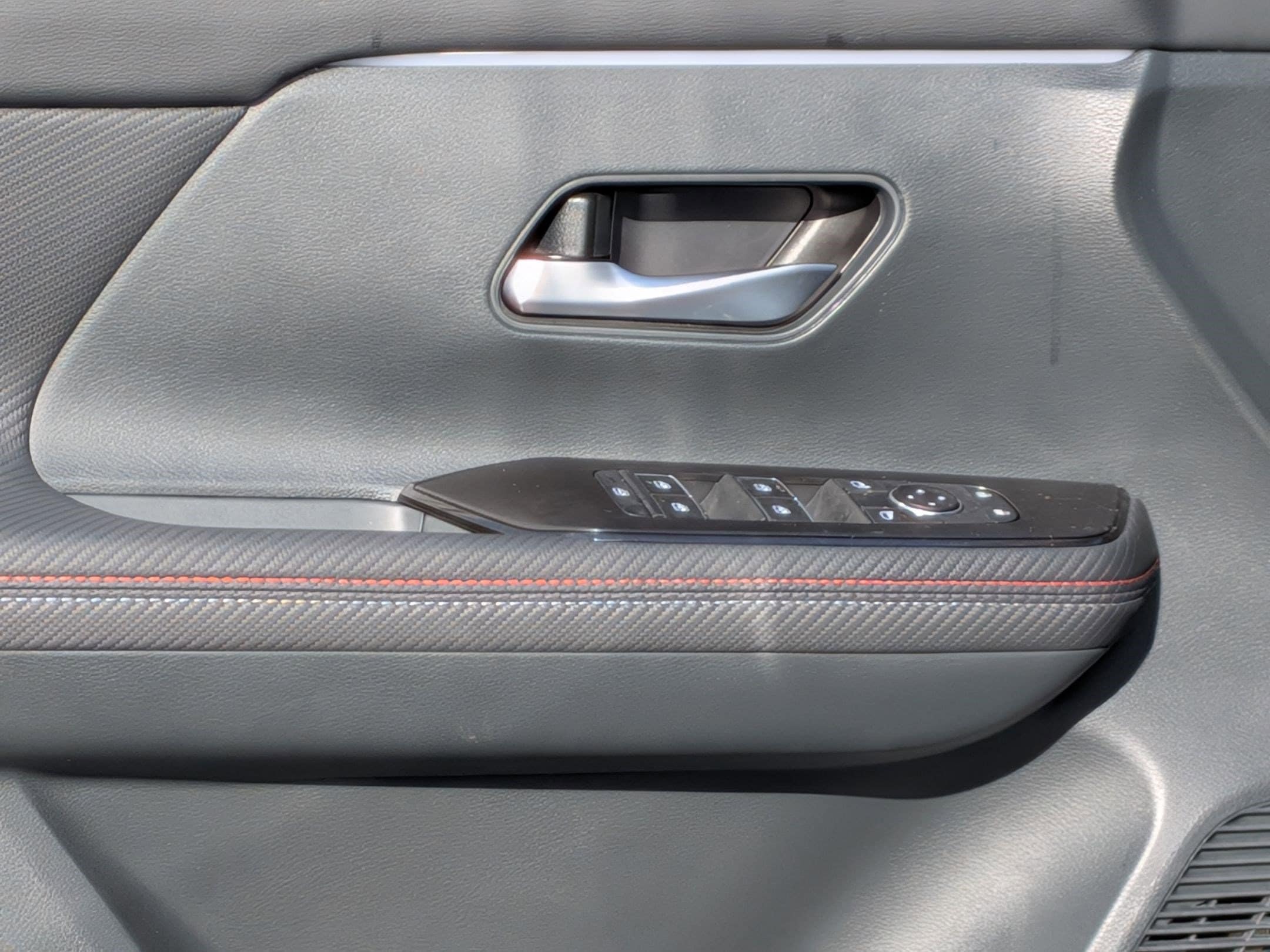 2026 Nissan KICKS SR - Photo 12