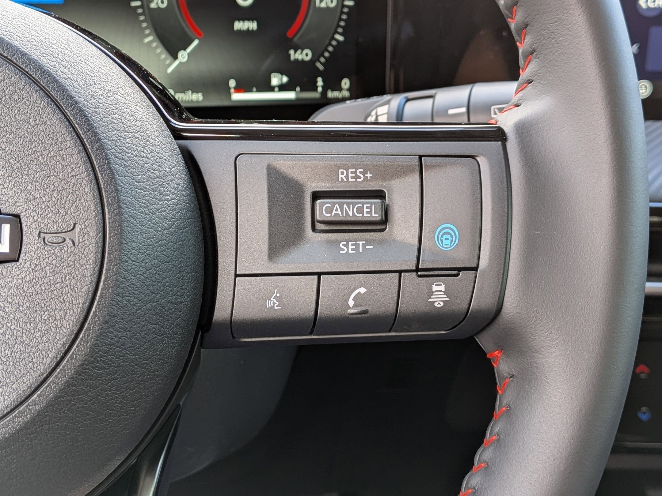 2026 Nissan KICKS SR - Photo 16