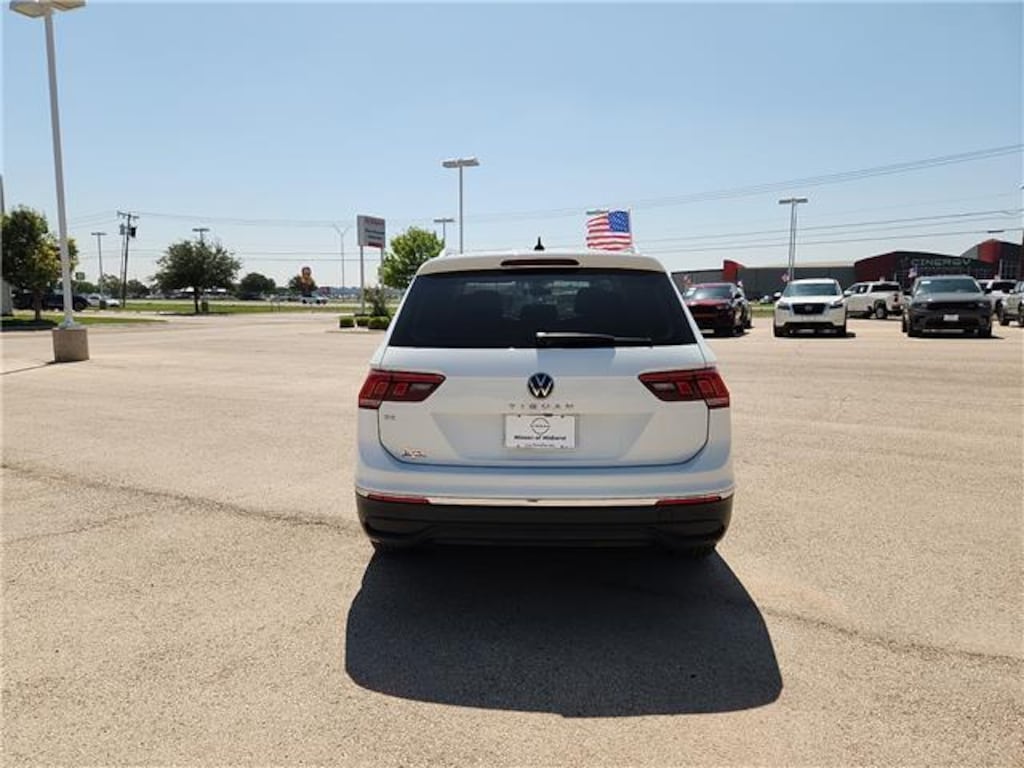 Used 2024 Volkswagen Tiguan 2.0T SE (EOP CW37) Front-Wheel Drive SUV