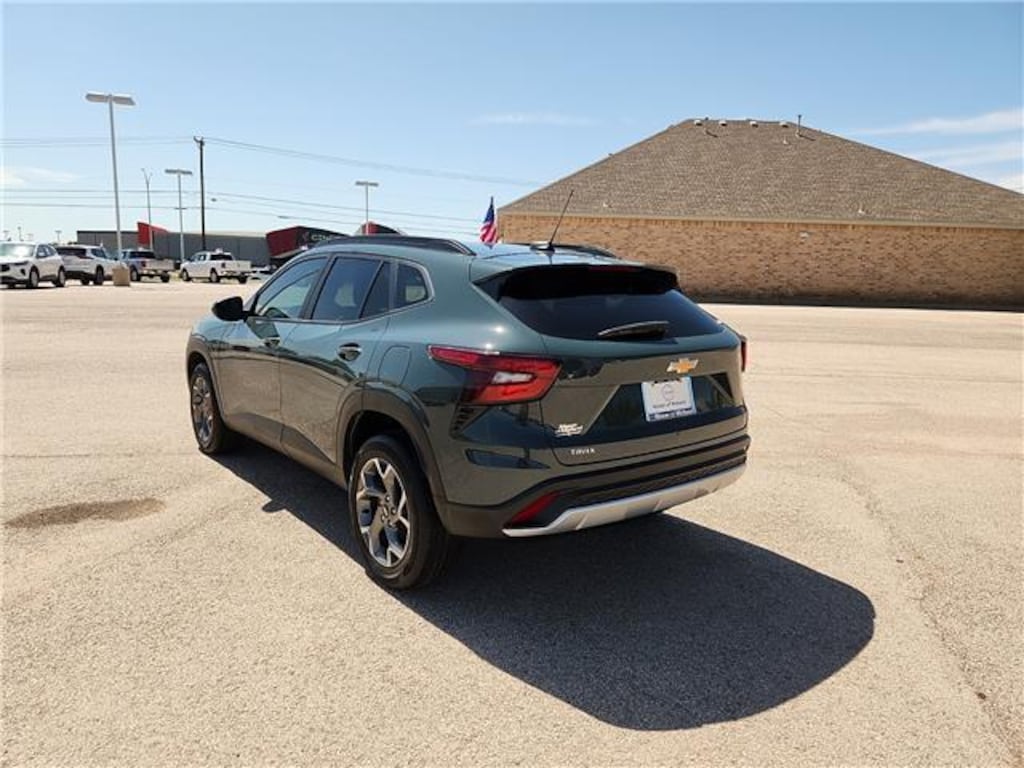 Used 2025 Chevrolet Trax LT Front-Wheel Drive Crossover