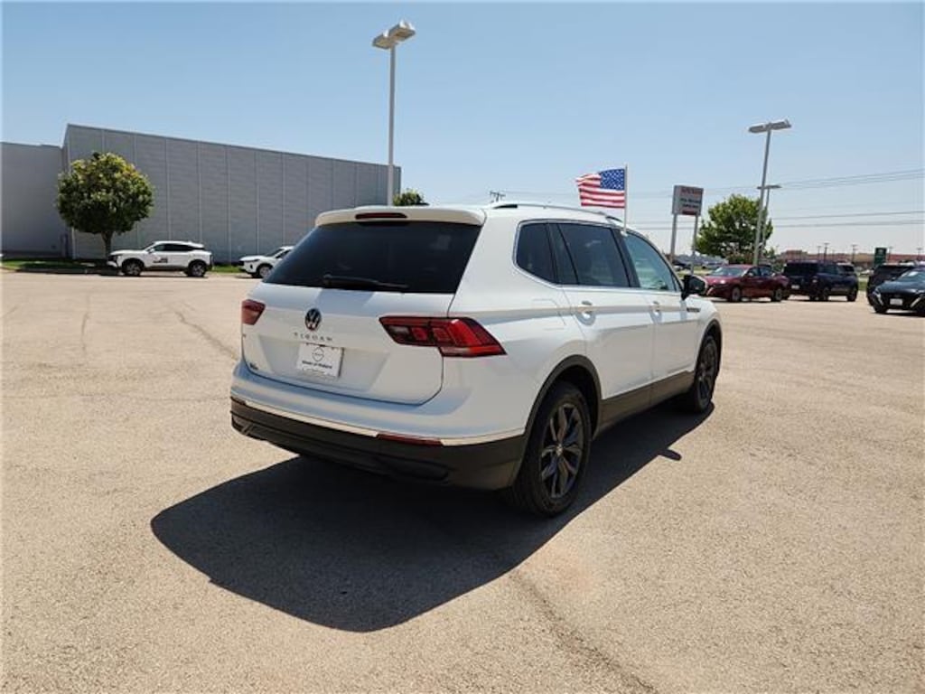 Used 2024 Volkswagen Tiguan 2.0T SE (EOP CW37) Front-Wheel Drive SUV