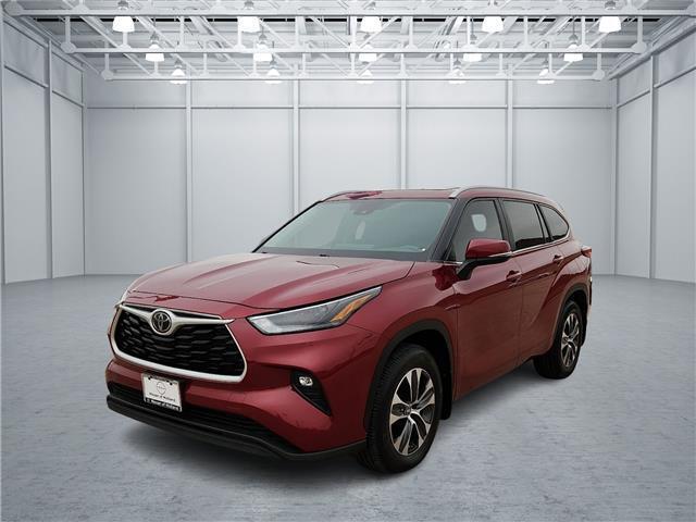 Used 2023 Toyota Highlander XLE Front-Wheel Drive SUV