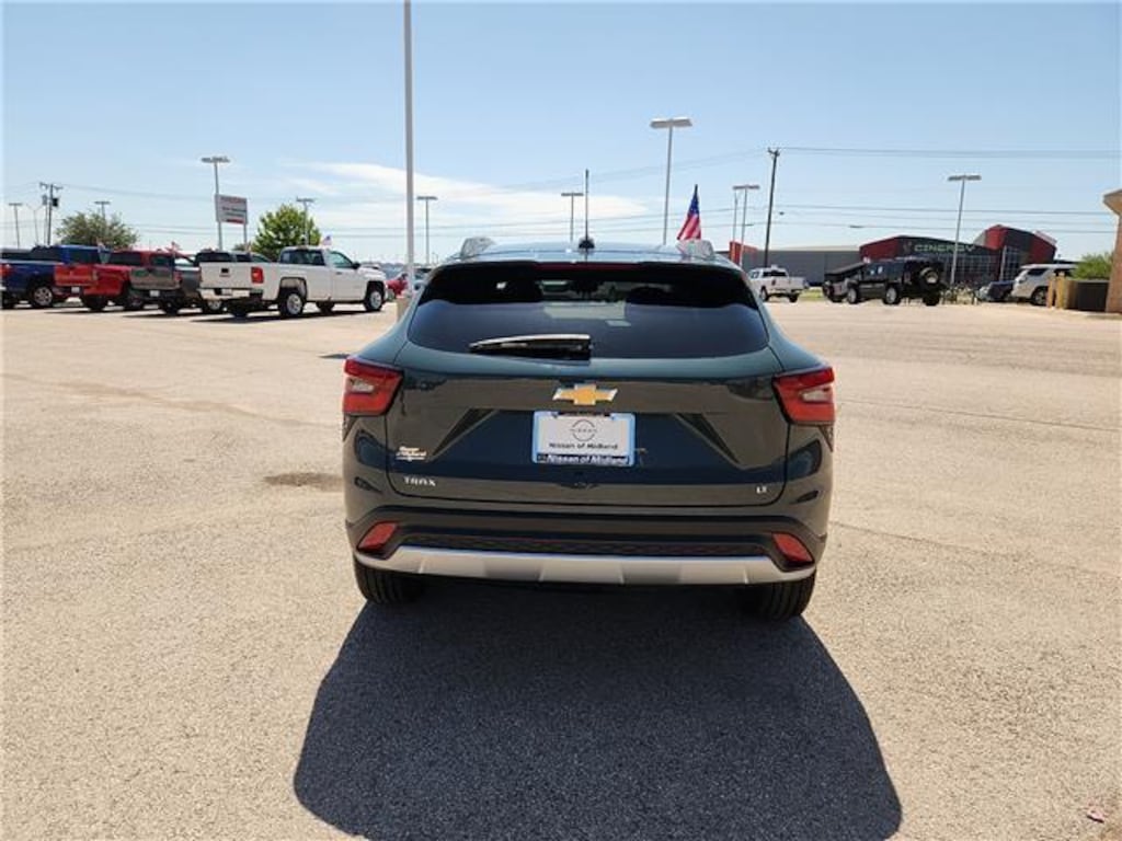 Used 2025 Chevrolet Trax LT Front-Wheel Drive Crossover