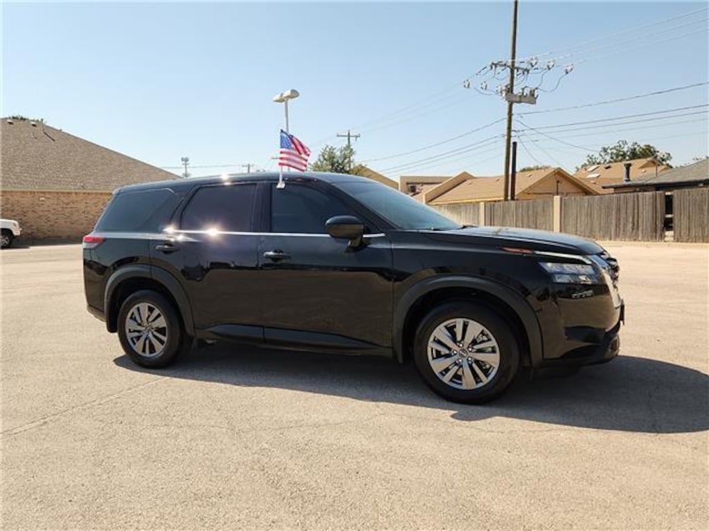 Used 2025 Nissan Pathfinder S 4x4 SUV
