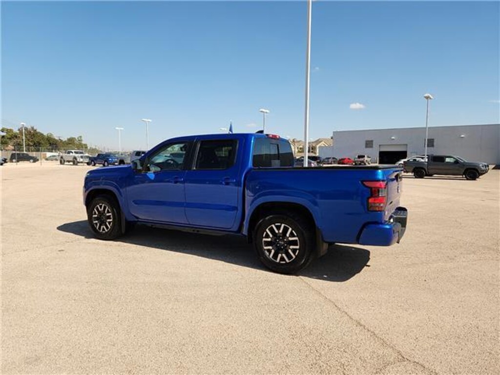 Used 2025 Nissan Frontier SL 4x2 Crew Cab 5 ft. box 126 in. WB Crew Cab