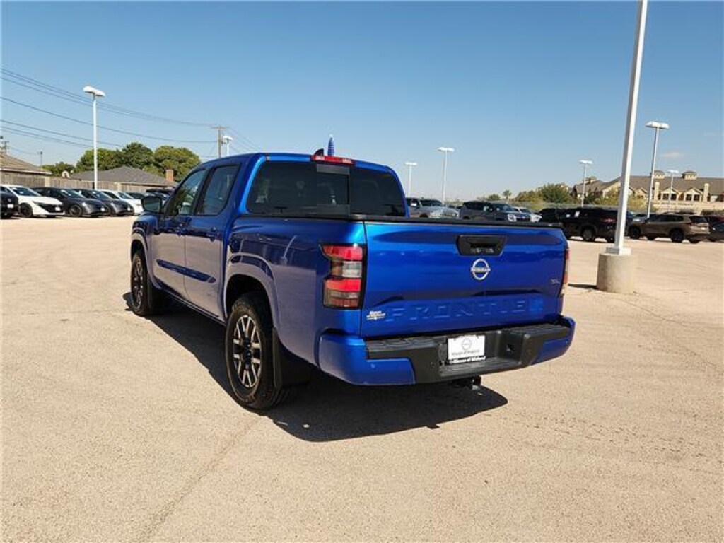 Used 2025 Nissan Frontier SL 4x2 Crew Cab 5 ft. box 126 in. WB Crew Cab