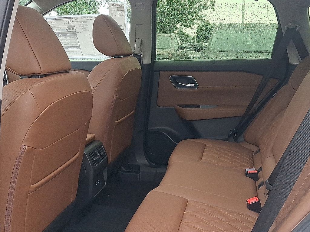 2026 Nissan Rogue Platinum - Photo 7