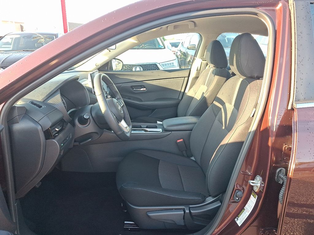 2025 Nissan Sentra SV - Photo 14