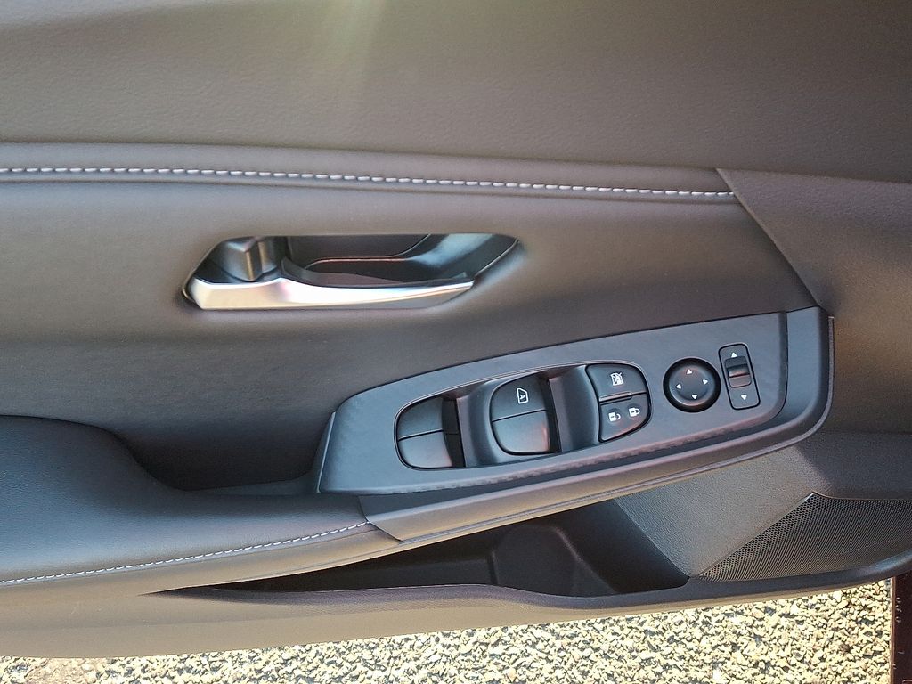 2025 Nissan Sentra SV - Photo 13
