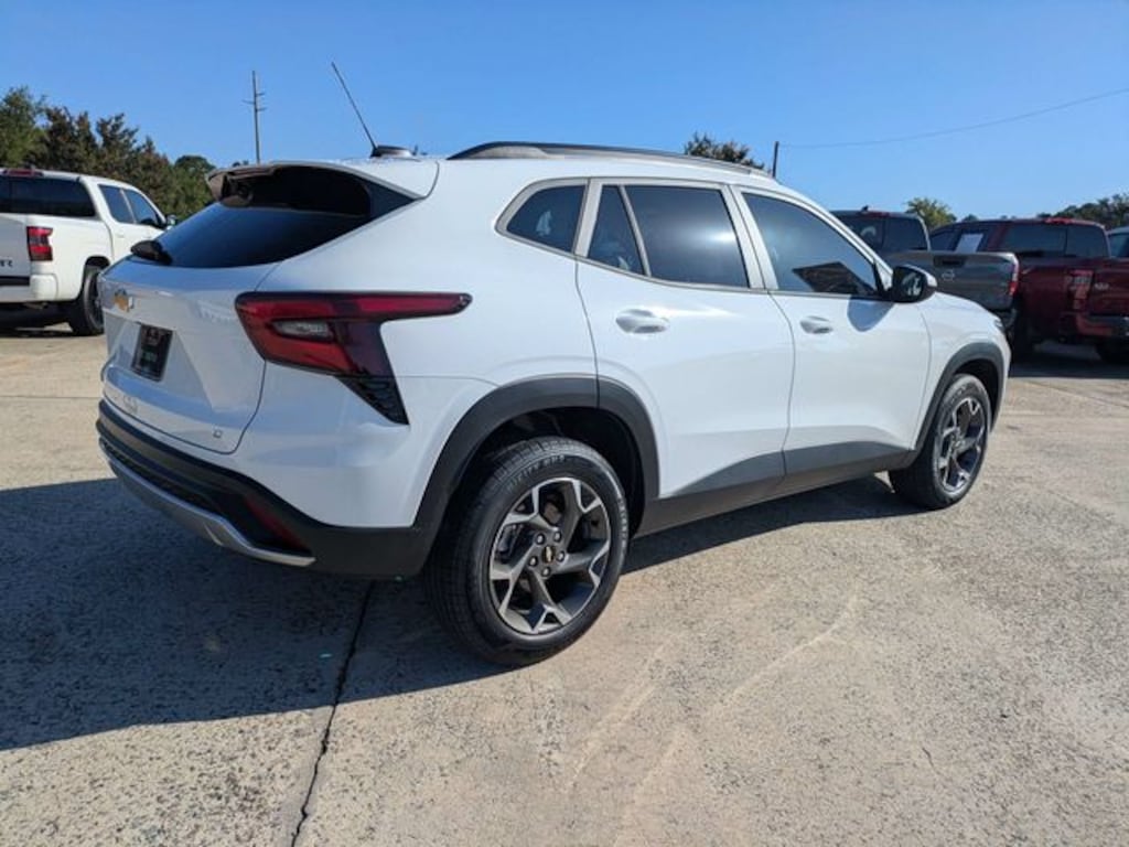 Used 2025 Chevrolet Trax LT SUV