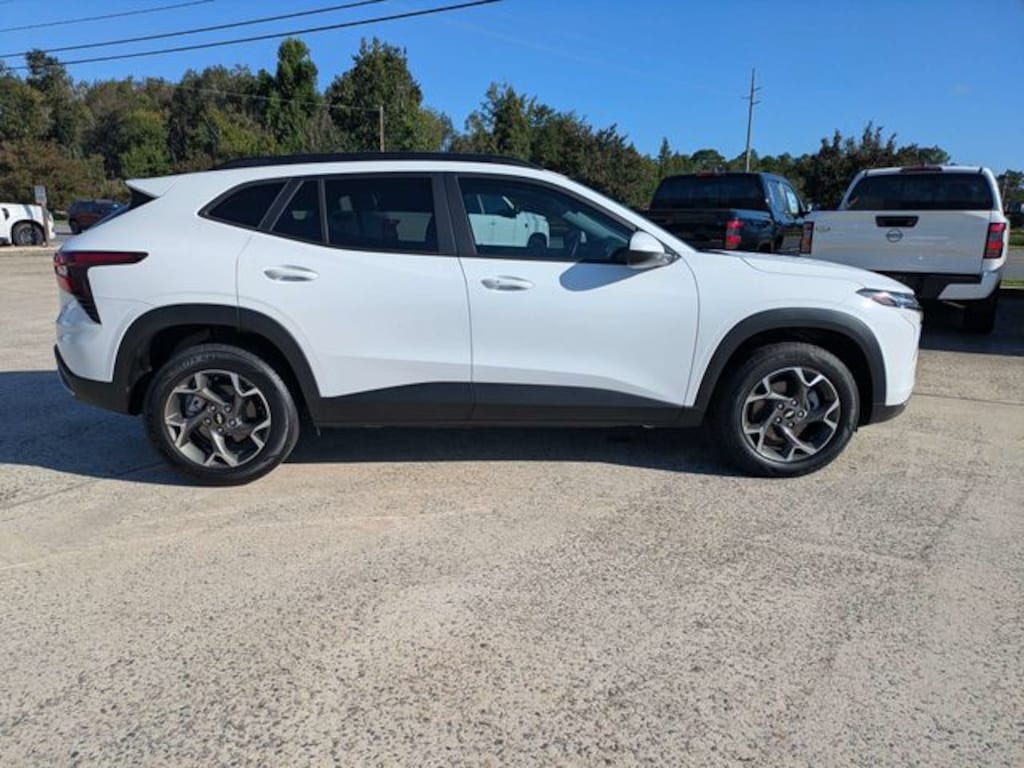 Used 2025 Chevrolet Trax LT SUV