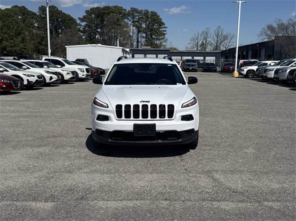 Used 2017 Jeep Cherokee Altitude Altitude FWD *Ltd Avail*