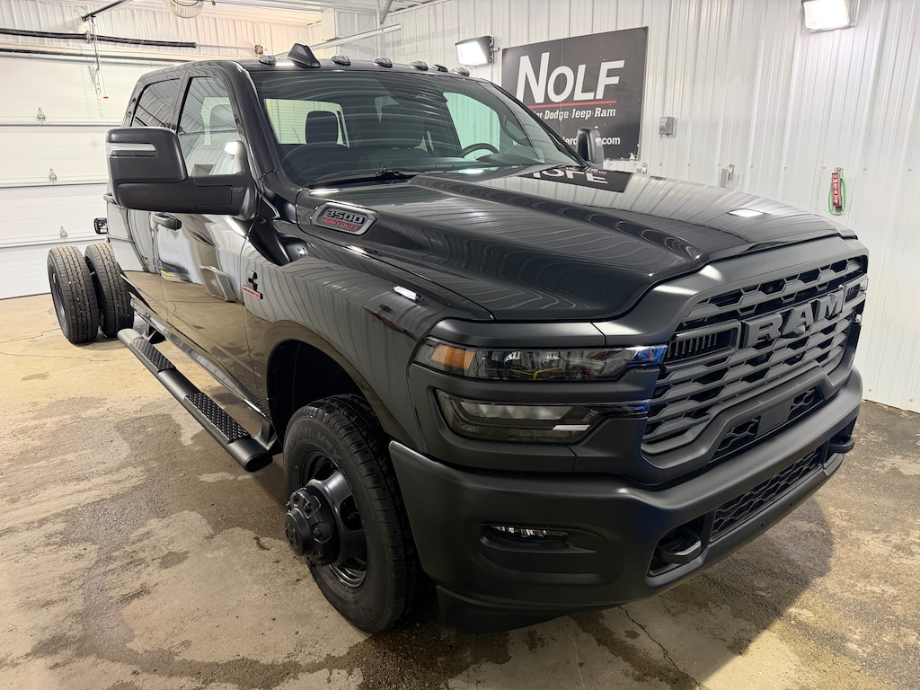 New 2026 Ram 3500 Chassis Cab TRADESMAN CREW 4X4 60' CA Pickup