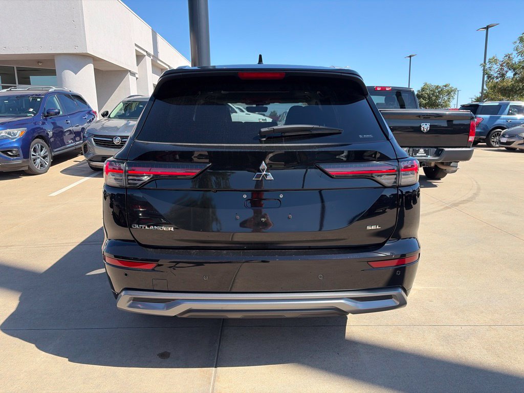 Used 2025 Mitsubishi Outlander Platinum Edition SUV
