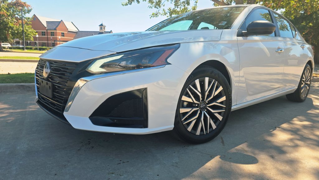 Used 2025 Nissan Altima 2.5 SV Sedan