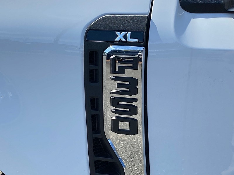 2026 Ford F-350 Super Duty Chassis Cab XL - Photo 8