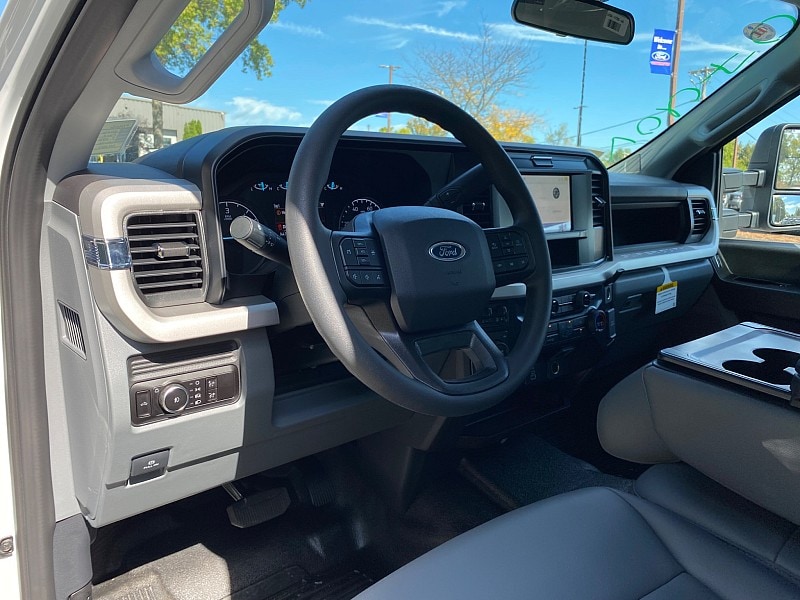 2026 Ford F-350 Super Duty Chassis Cab XL - Photo 10