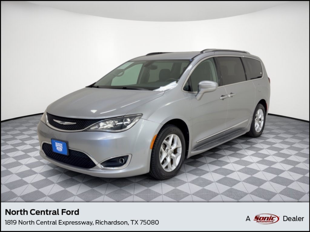 2017 Chrysler Pacifica Touring-L Plus