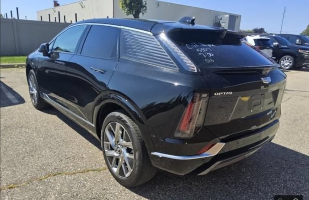 Certified 2025 CADILLAC OPTIQ Luxury 2 SUV