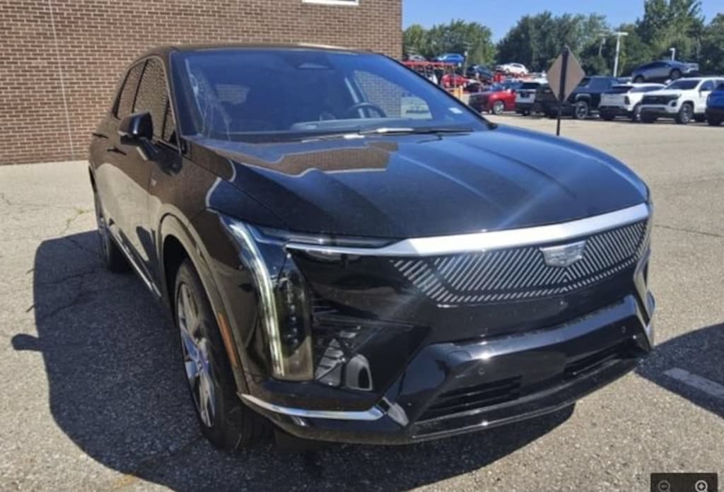 Certified 2025 CADILLAC OPTIQ Luxury 2 SUV