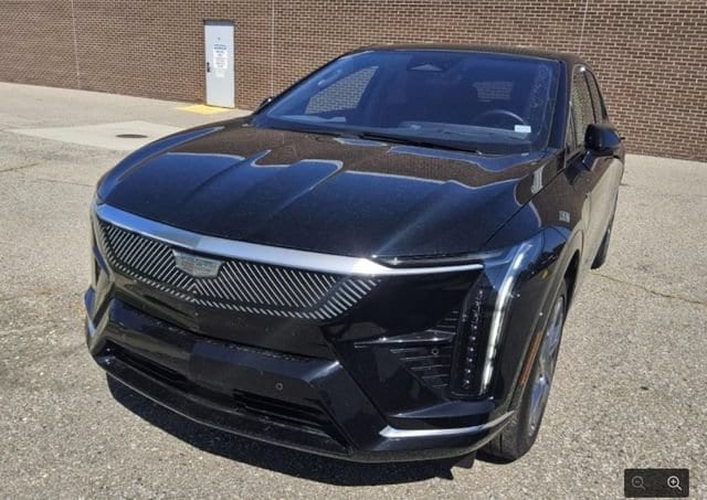 2025 Cadillac OPTIQ Luxury 2