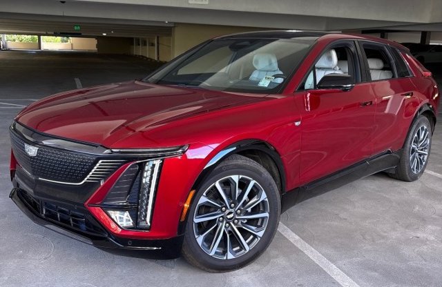 2024 Cadillac LYRIQ Sport 2