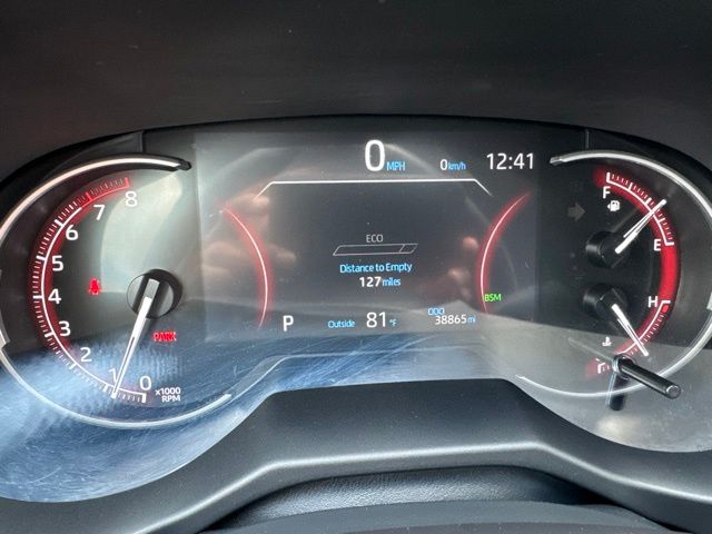 2025 Toyota RAV4 XLE - Photo 8