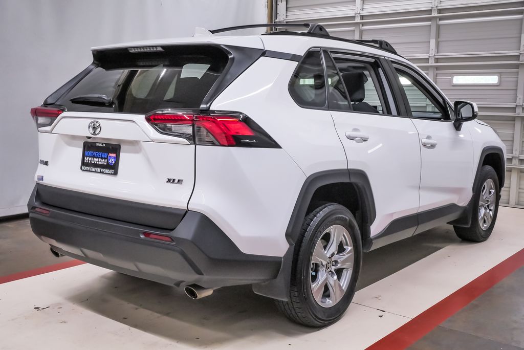 2024 Toyota RAV4 XLE - Photo 6