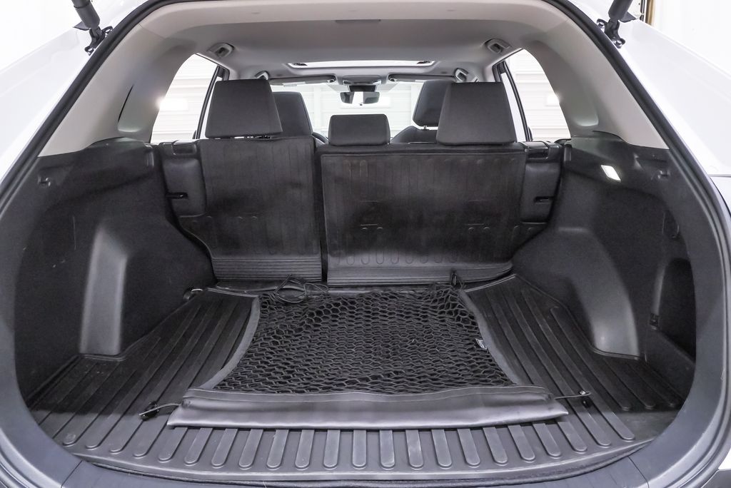 2024 Toyota RAV4 XLE - Photo 30
