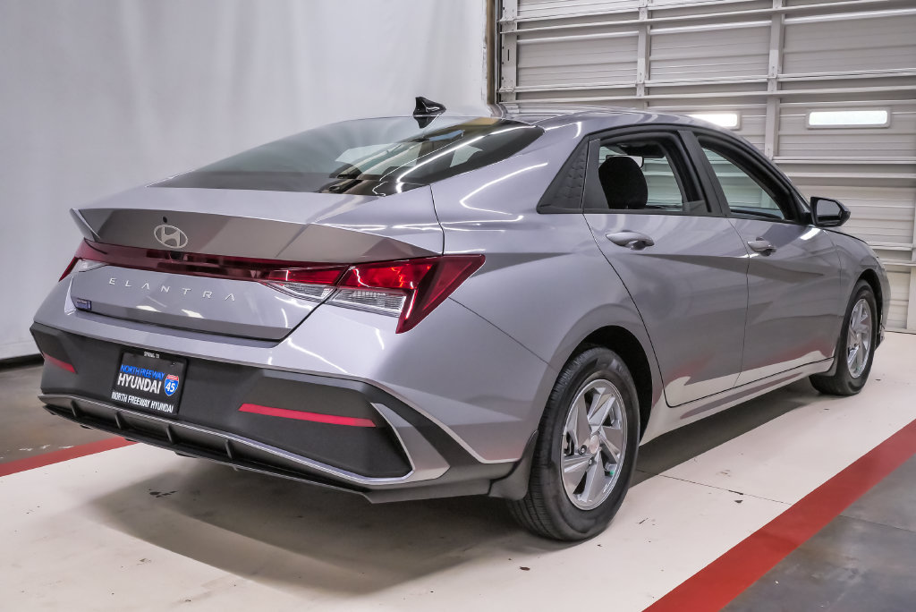 2026 Hyundai Elantra SE - Photo 6