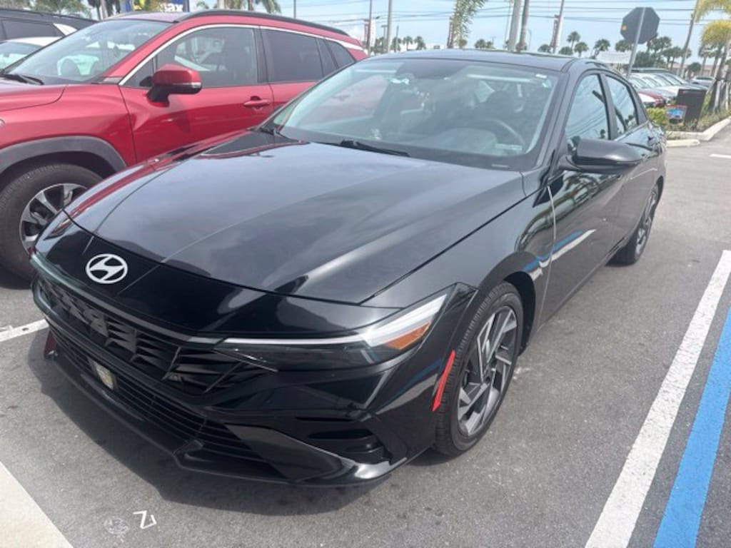 Used 2025 Hyundai Elantra SEL Convenience Sedan