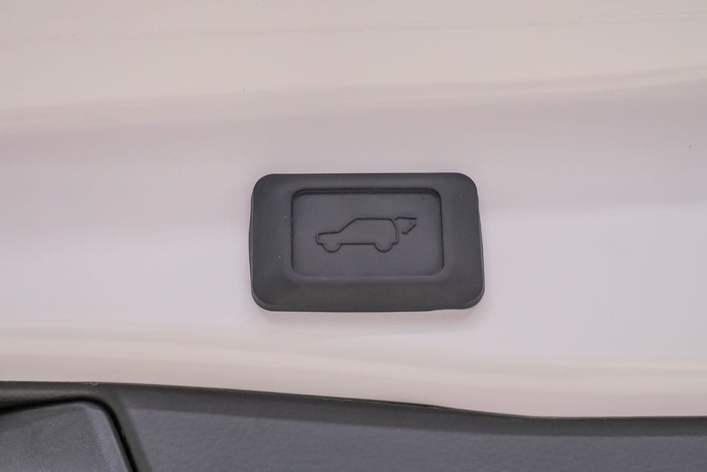 2024 Toyota RAV4 XLE - Photo 31