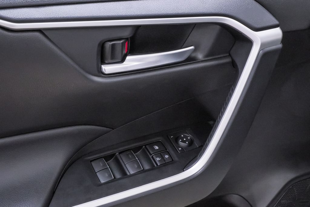 2024 Toyota RAV4 XLE - Photo 26