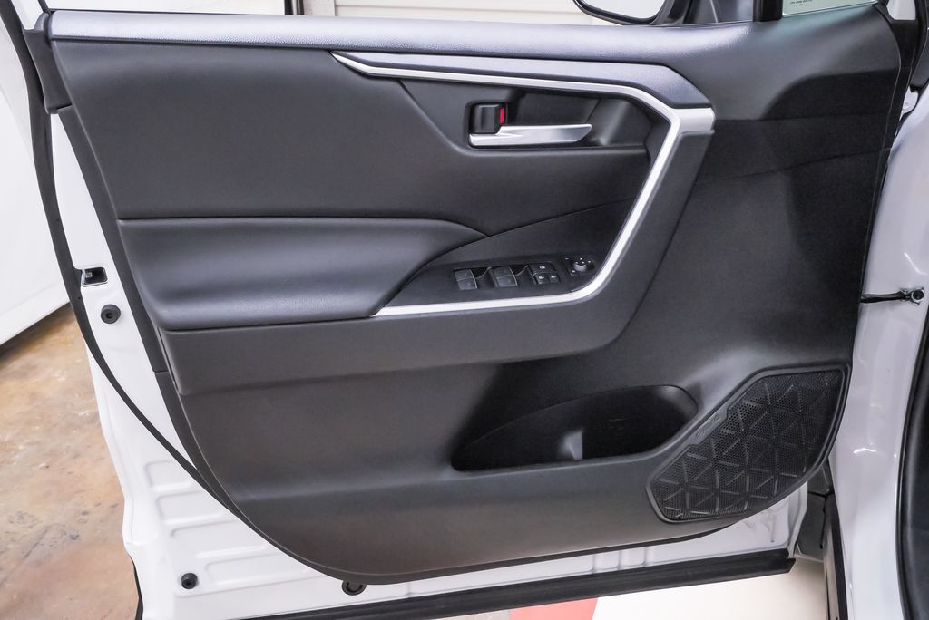 2024 Toyota RAV4 XLE - Photo 25
