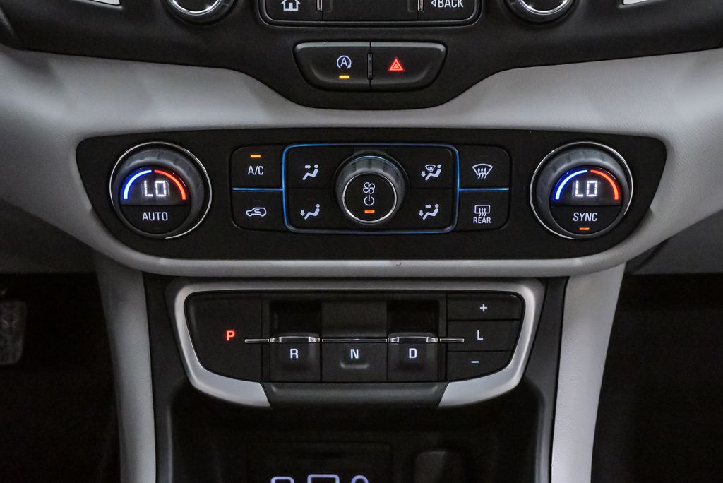 2023 GMC Terrain SLT - Photo 17