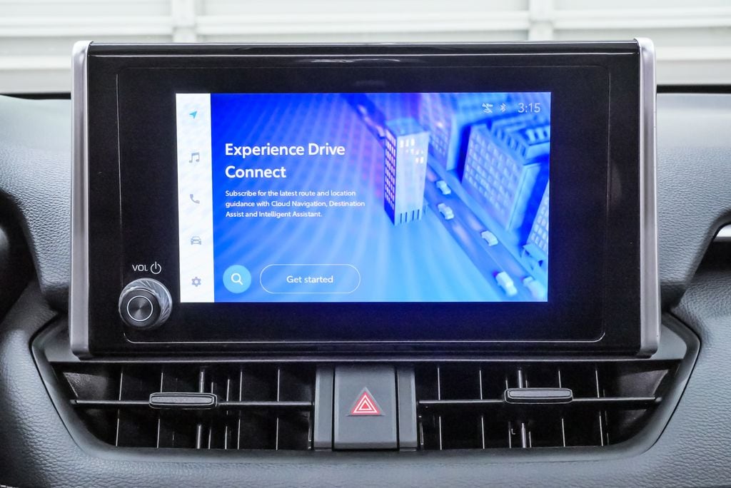 2024 Toyota RAV4 XLE - Photo 17