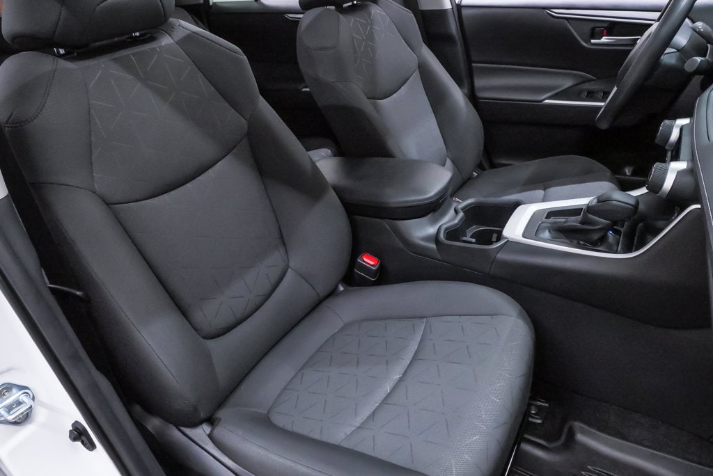 2024 Toyota RAV4 XLE - Photo 15