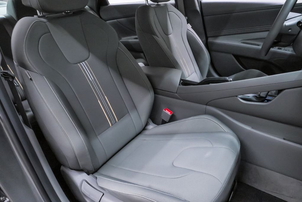 2026 Hyundai Elantra SEL Sport - Photo 14