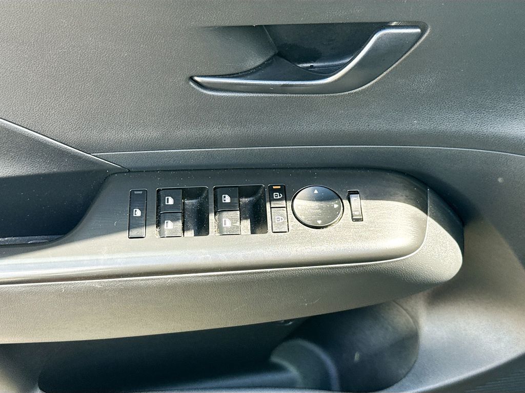 2024 Hyundai Kona SEL - Photo 17