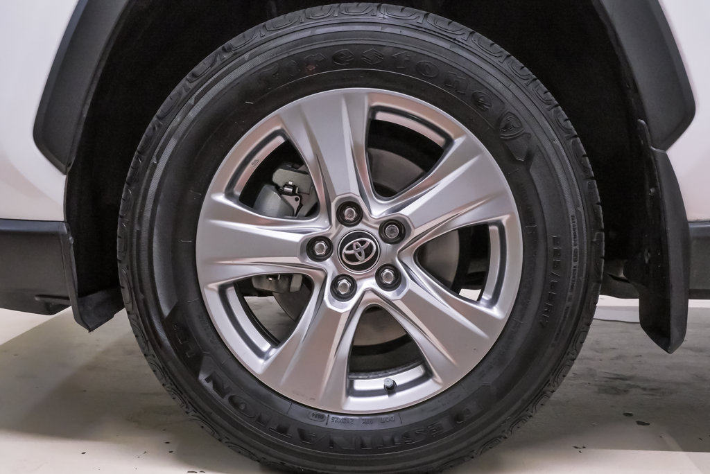 2024 Toyota RAV4 XLE - Photo 35