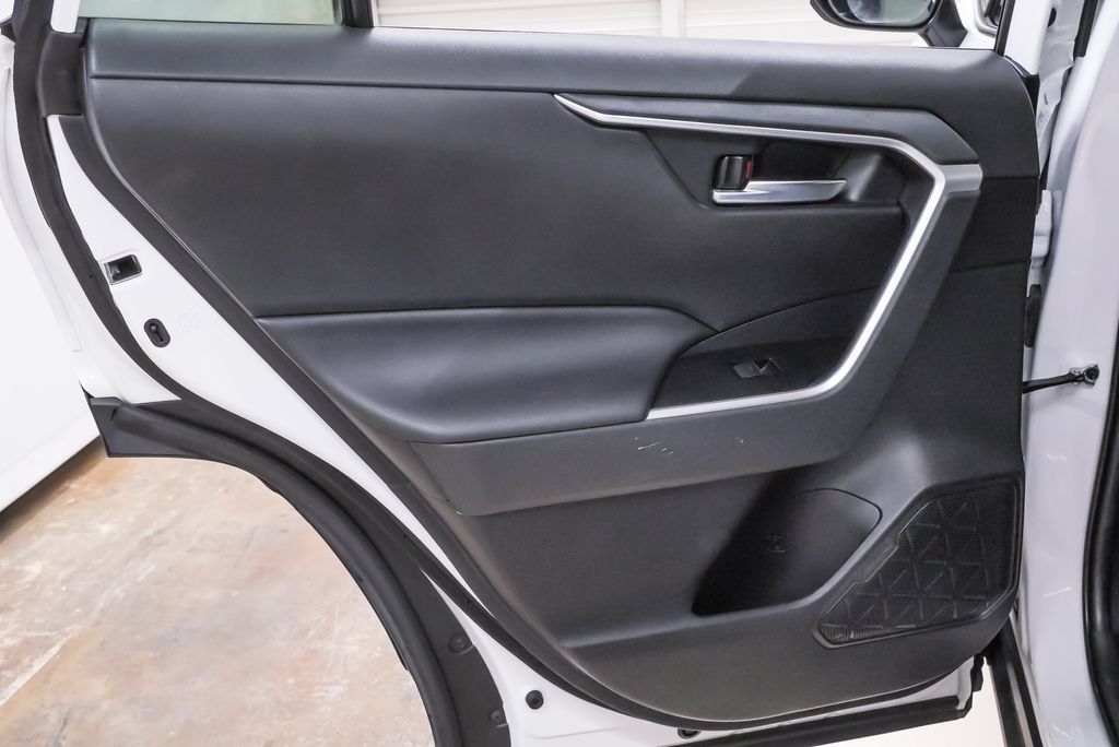 2024 Toyota RAV4 XLE - Photo 27