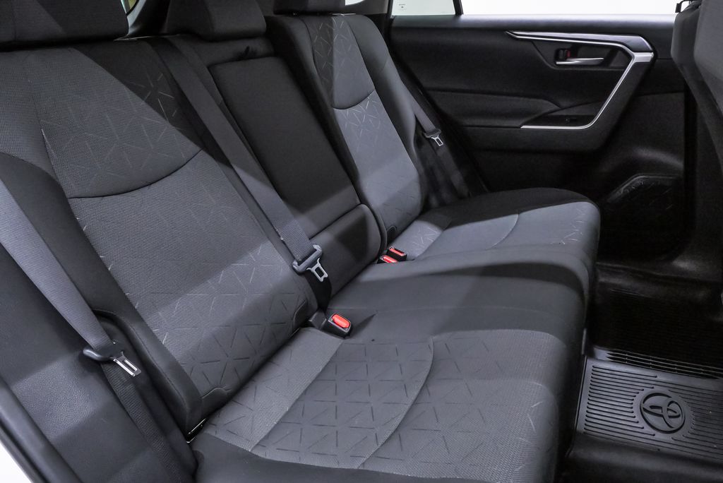 2024 Toyota RAV4 XLE - Photo 12