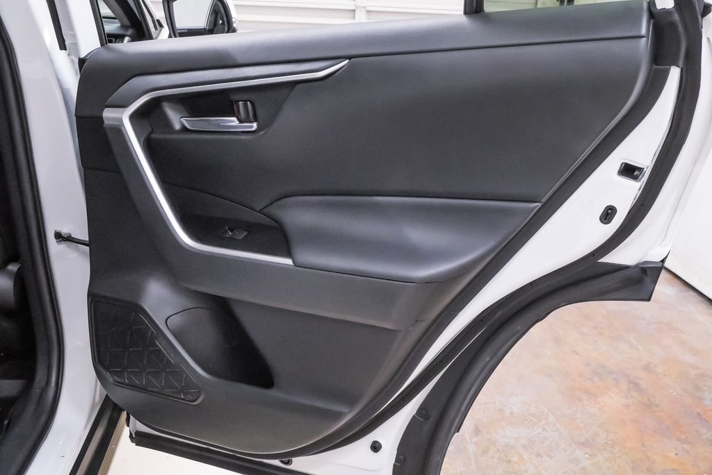 2024 Toyota RAV4 XLE - Photo 29