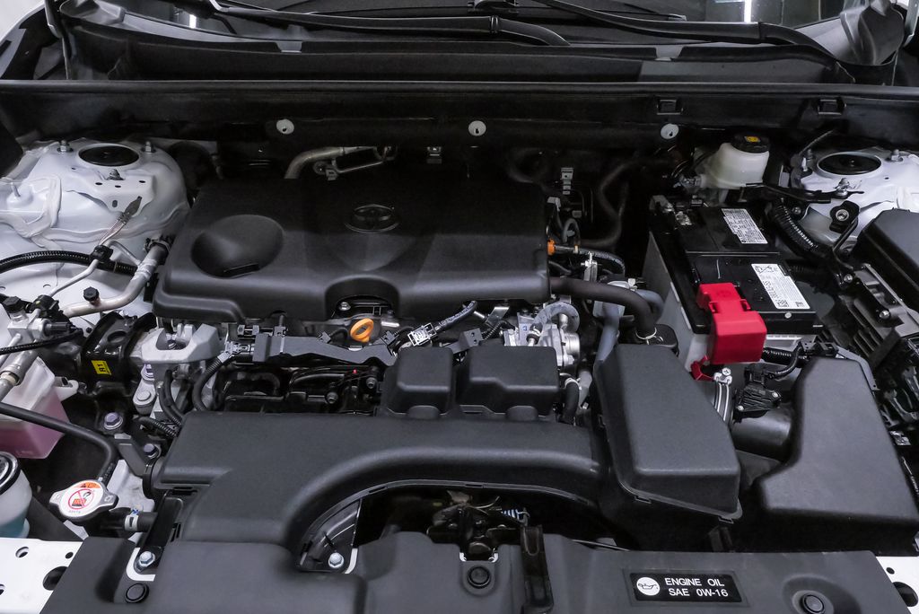 2024 Toyota RAV4 XLE - Photo 32