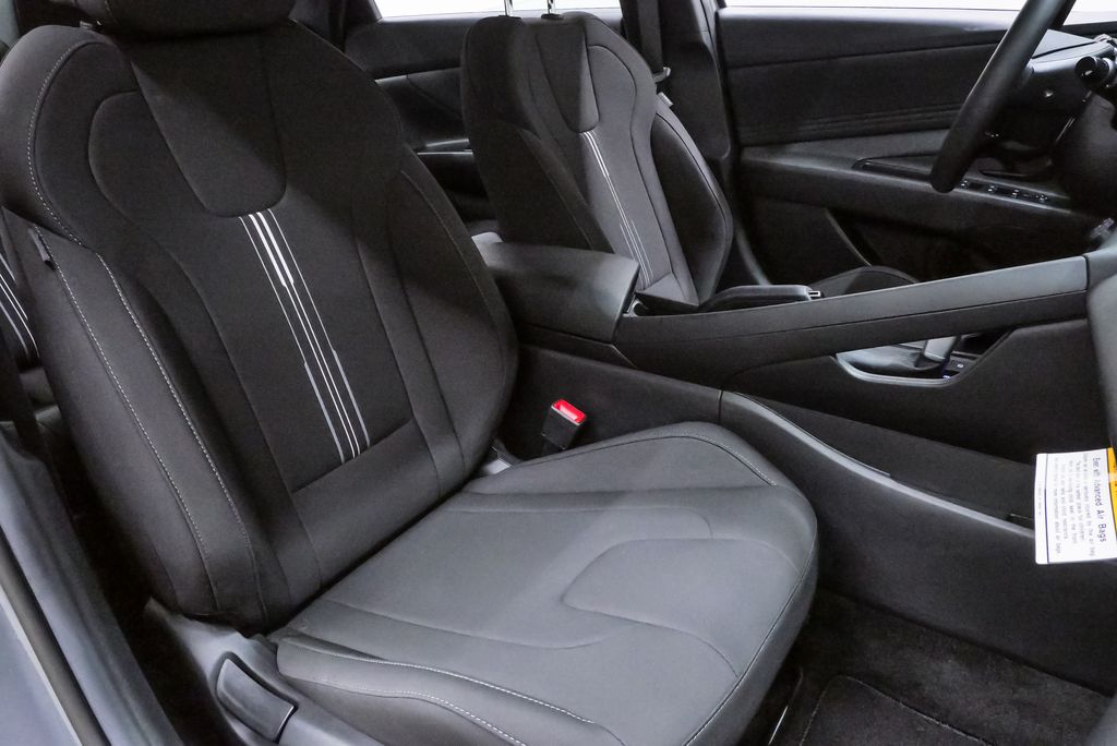 2026 Hyundai Elantra SEL Sport - Photo 13