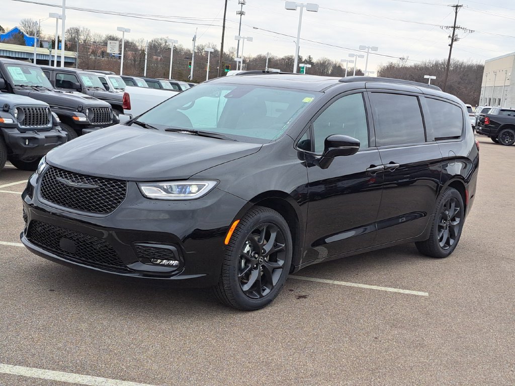 New 2026 Chrysler Pacifica Limited FWD Passenger Van